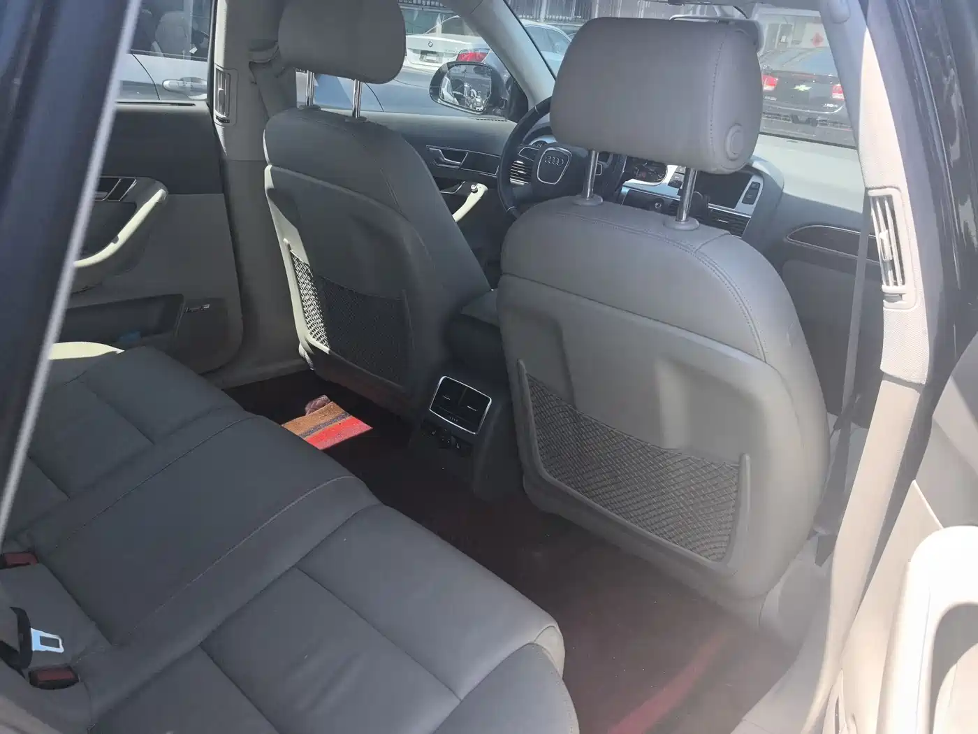 Audi A6L 2010 2.0 TFSI Automatic Standard фото 11
