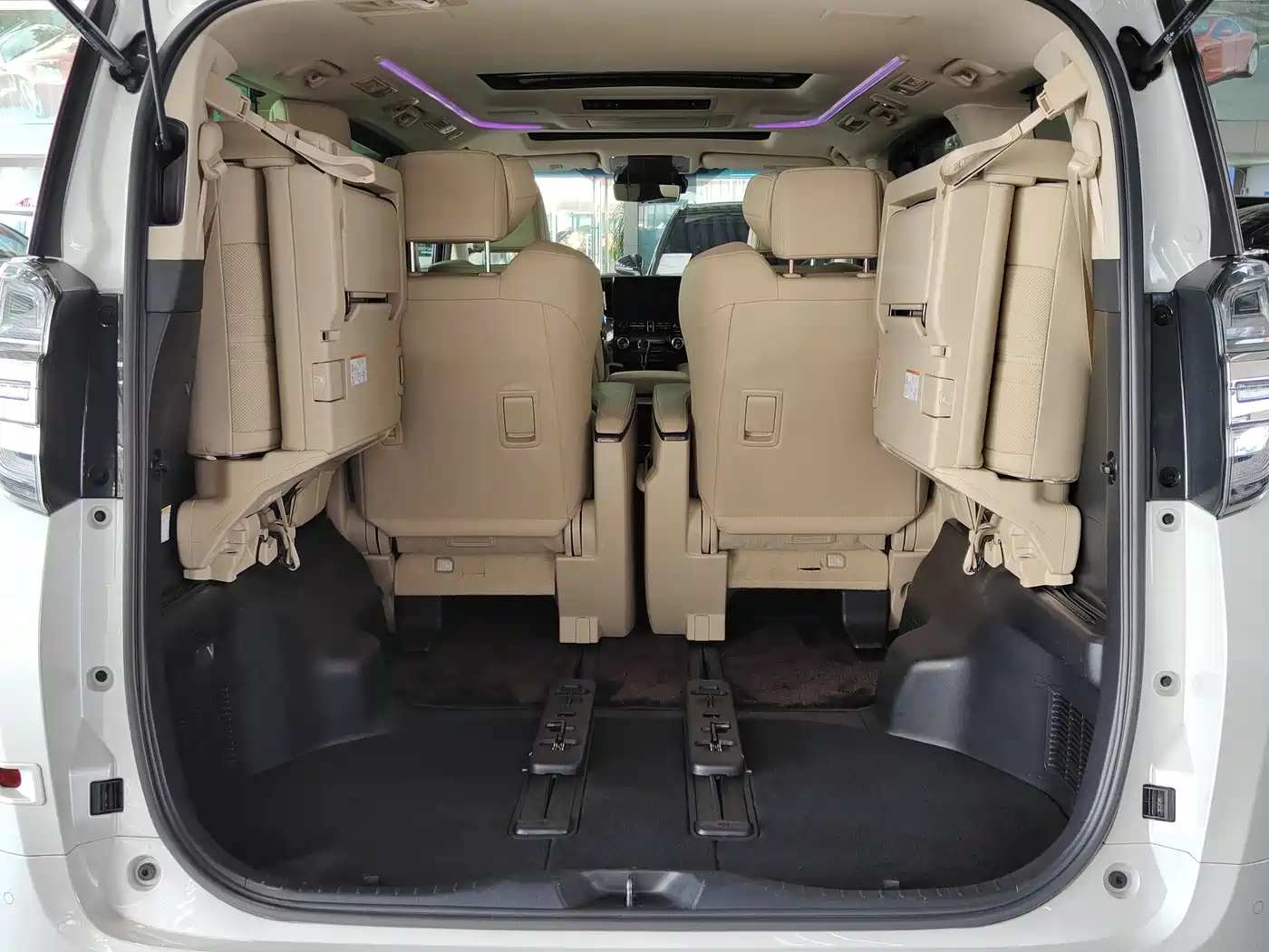 Toyota Vellfire 2020 Twin Engine 2.5L HV Premium Edition фото 12