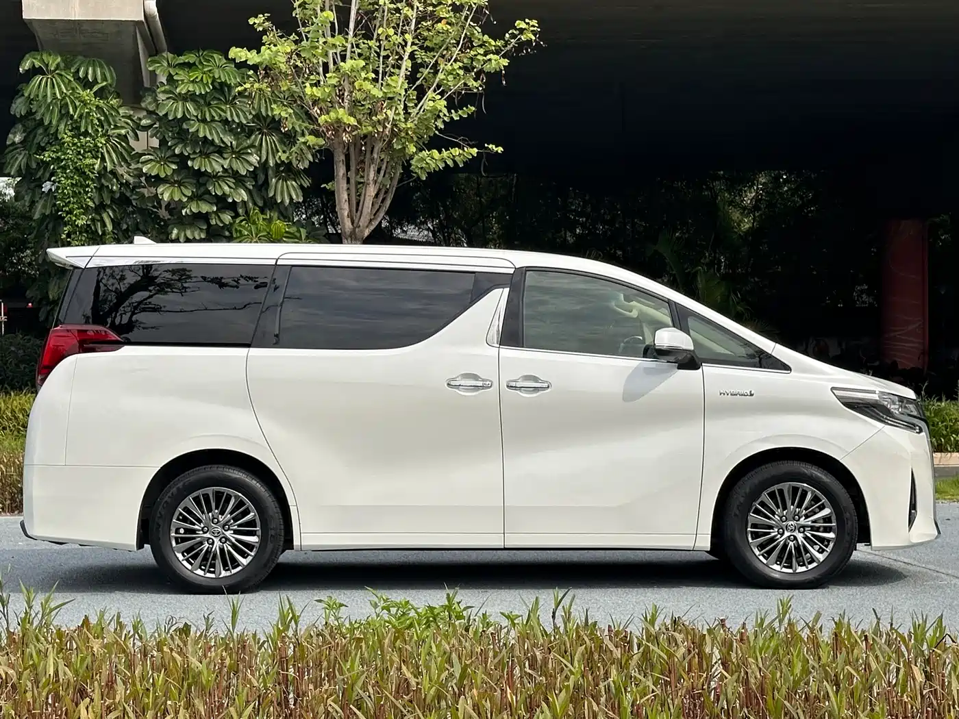 Toyota Alphard 2020 Hybrid 2.5L Premium Edition фото 7