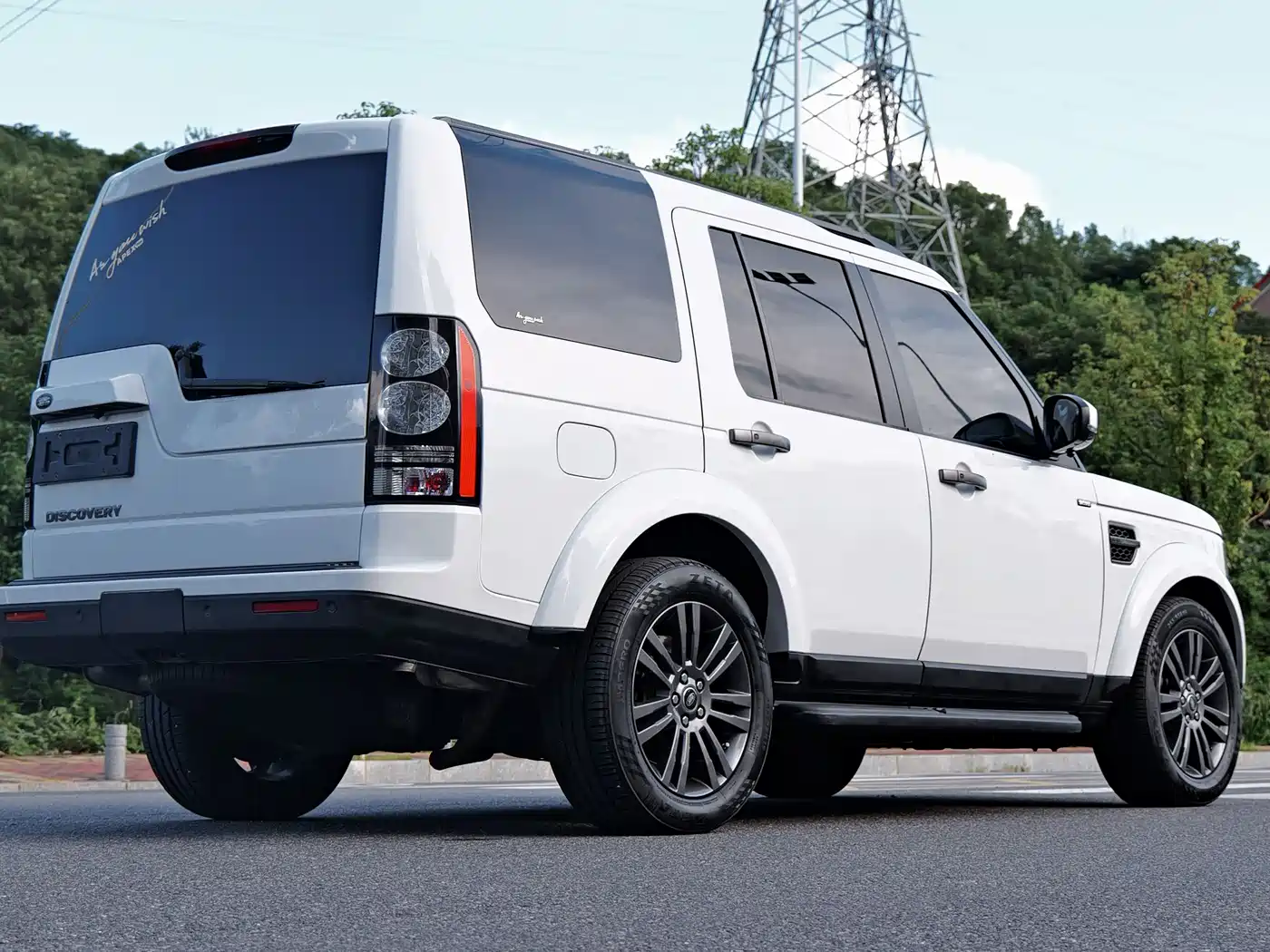 Land Rover Discovery 2015 3.0 SC V6 SE фото 4