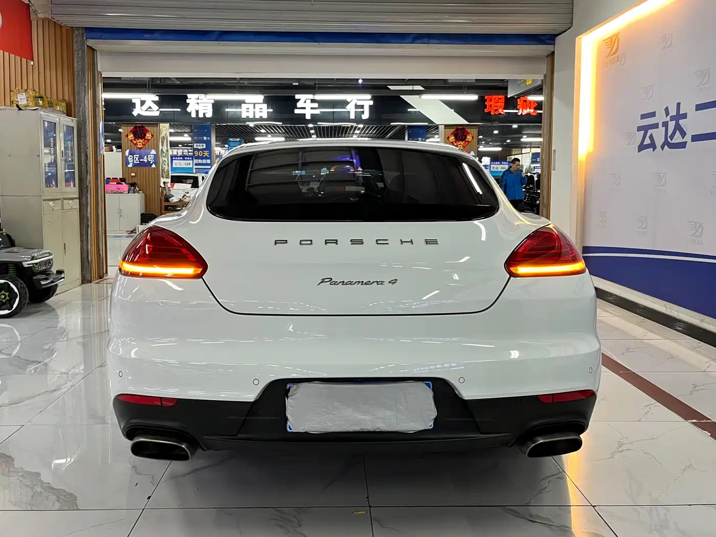Porsche Panamera 2014 Panamera 4 3.0T фото 4