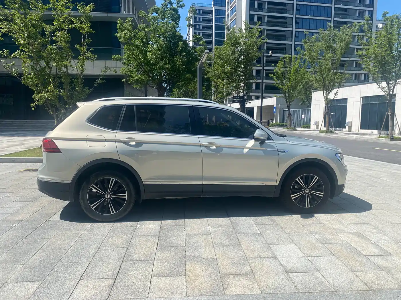Volkswagen Tiguan L 2019 330TSI Automatic 2WD Panorama Comfort Edition China VI фото 7