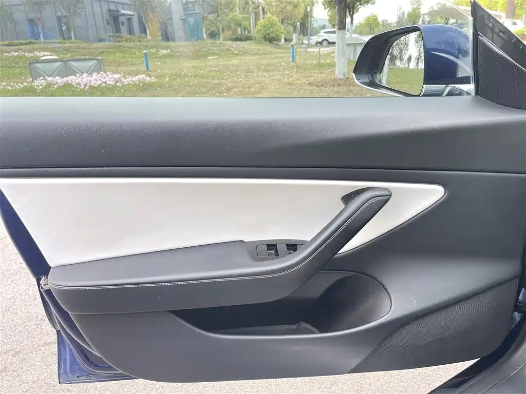 Фото 18 - Tesla Model 3