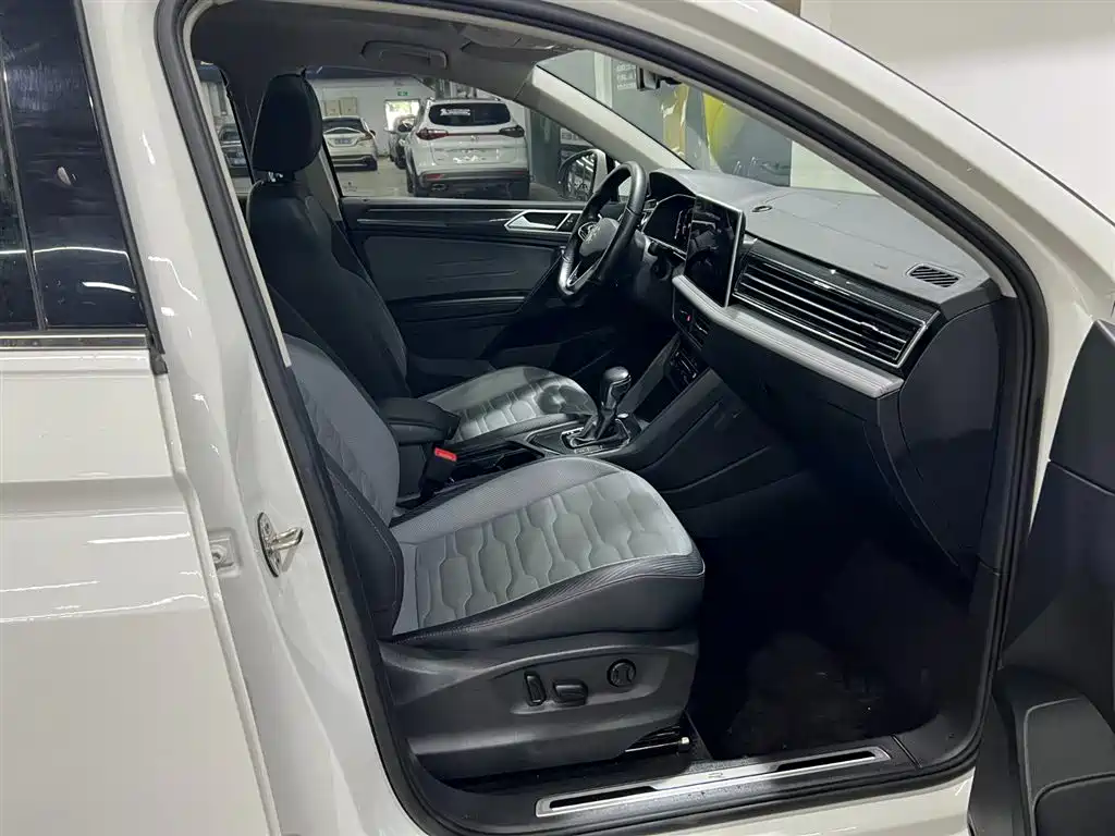 VOLKSWAGEN TIGUAN X