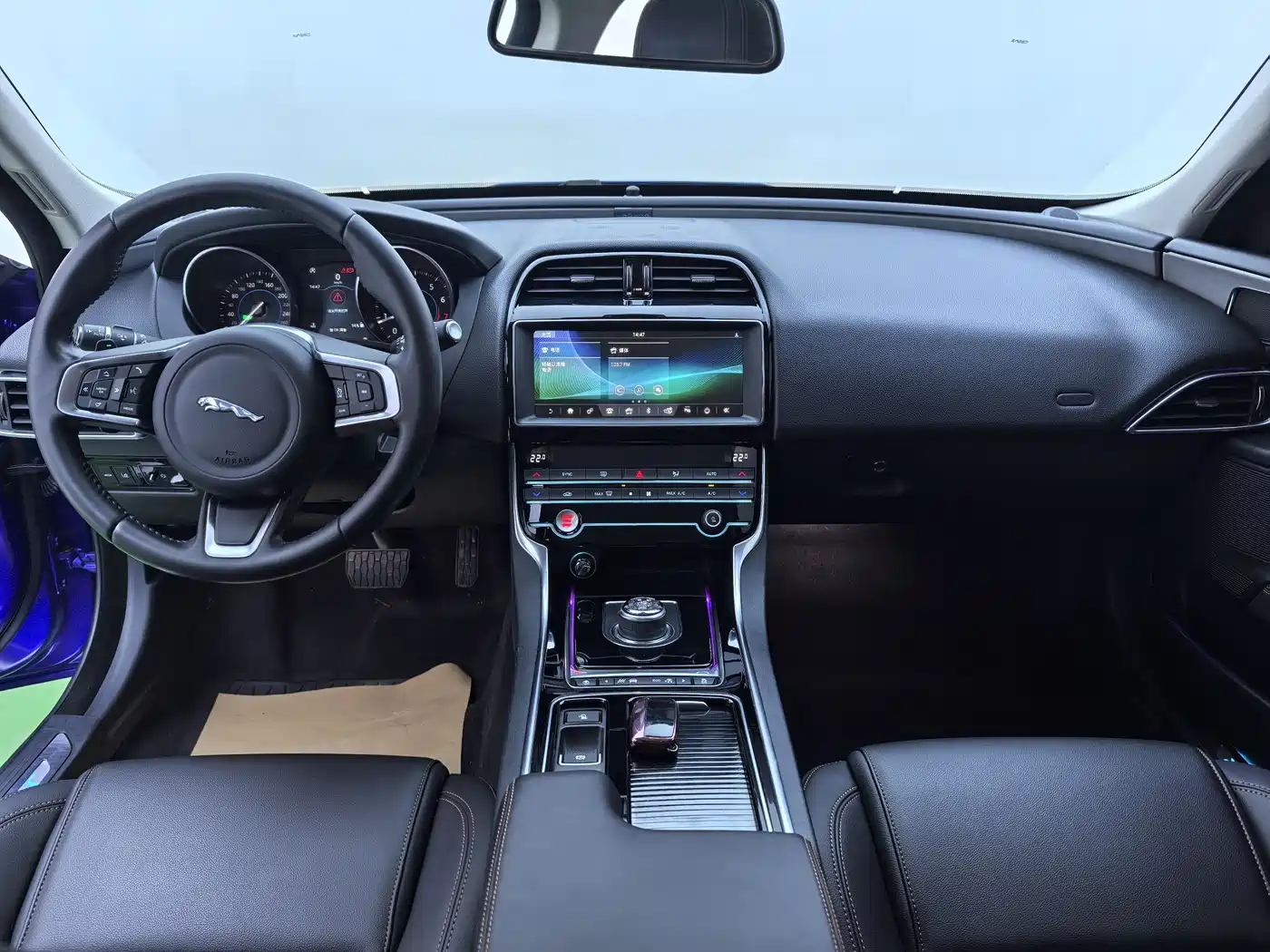 Photo 9 - Jaguar XEL