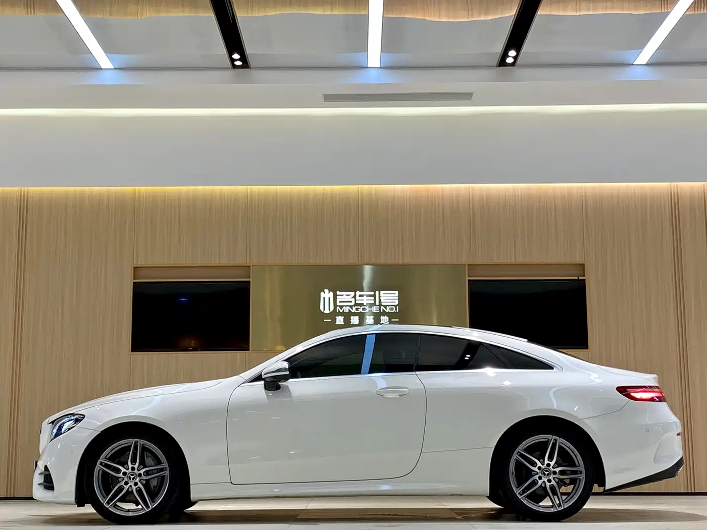 Mercedes-Benz E-Class (Import) 2017 E 200 4MATIC Coupe фото 4