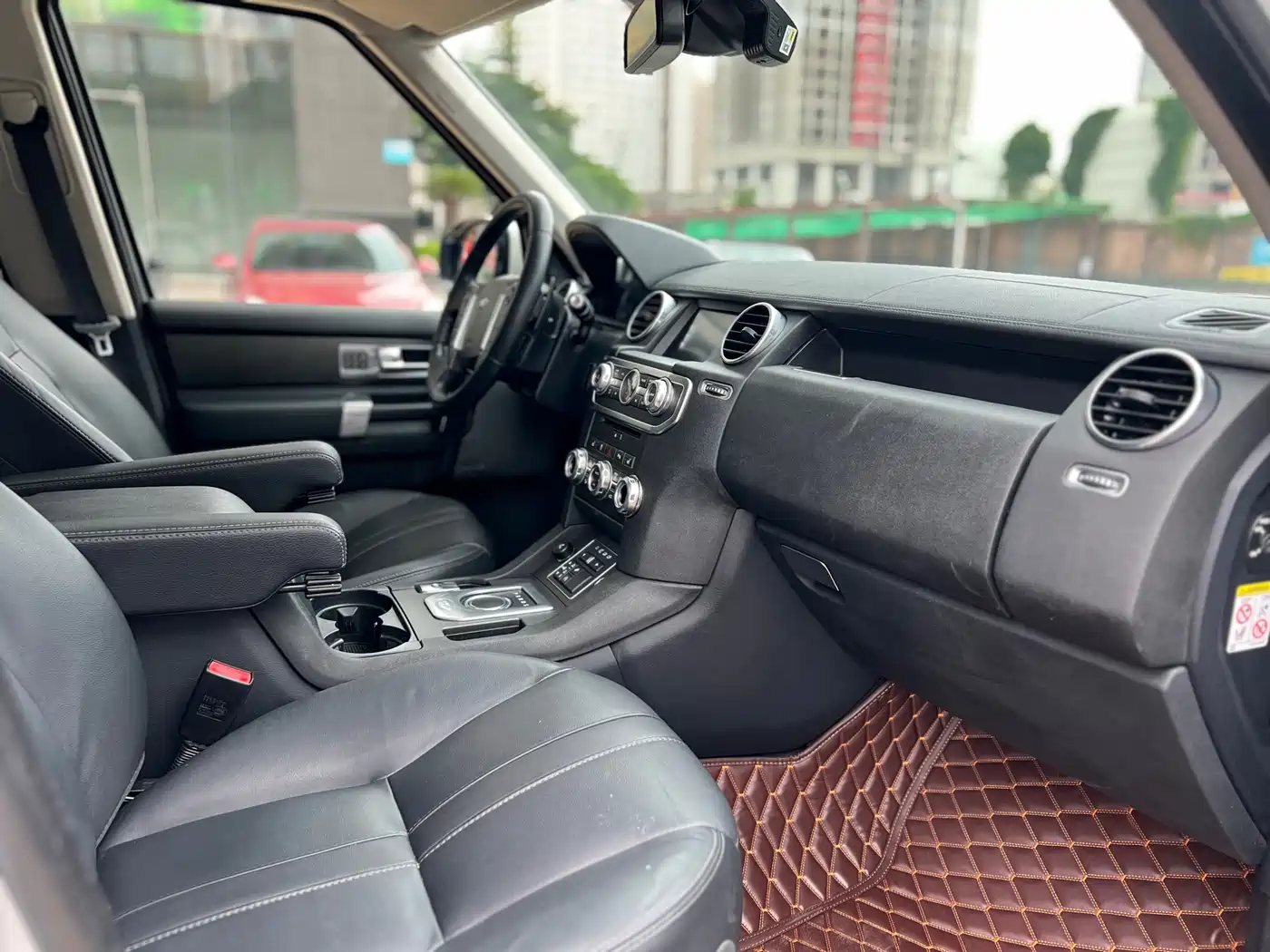 Land Rover Discovery 2015 3.0 SC V6 HSE фото 6