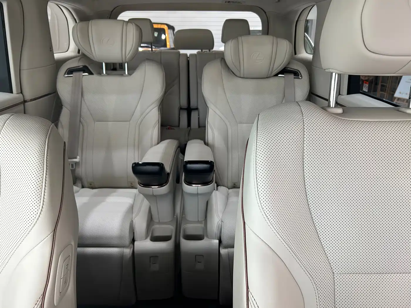 Toyota Alphard 2025 Hybrid 2.5L Ultimate Gold Edition фото 15