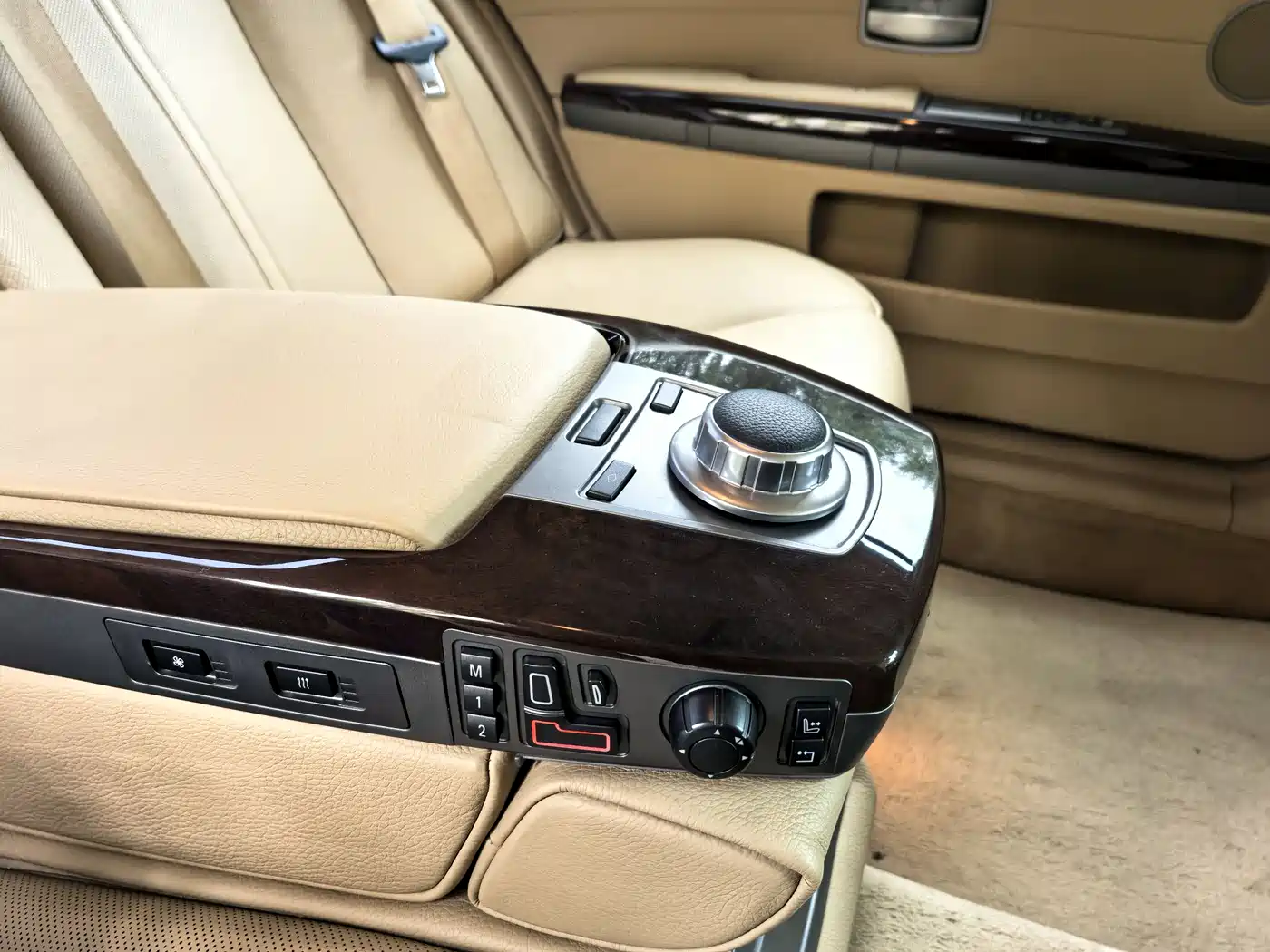 BMW 7 Series 2005 Model 740Li фото 12