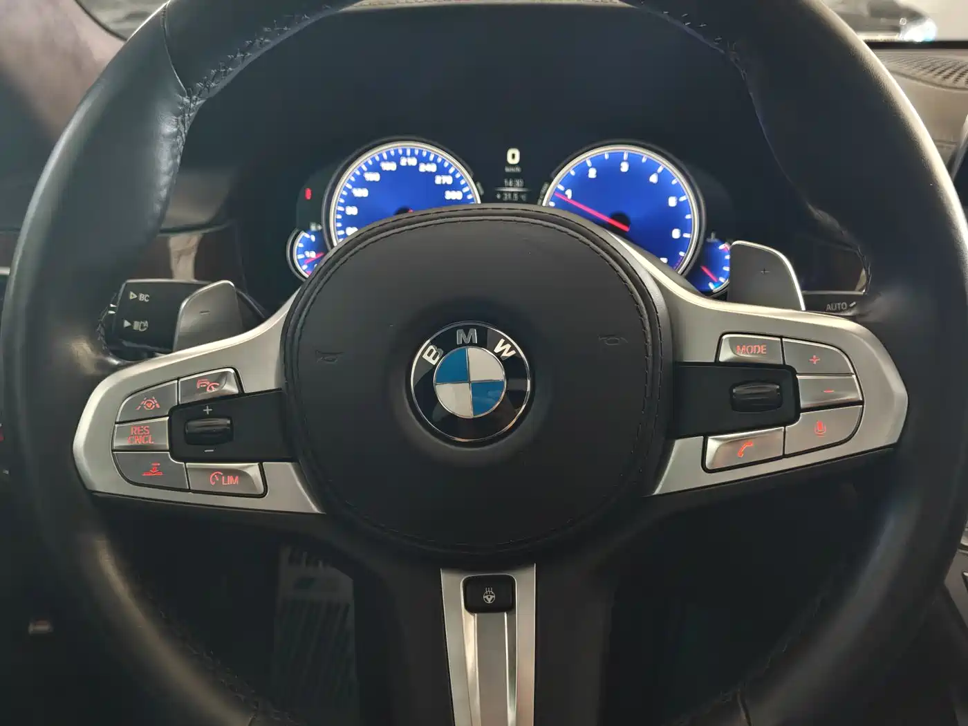 BMW 7 Series 2017 740Li xDrive Luxury Edition фото 11