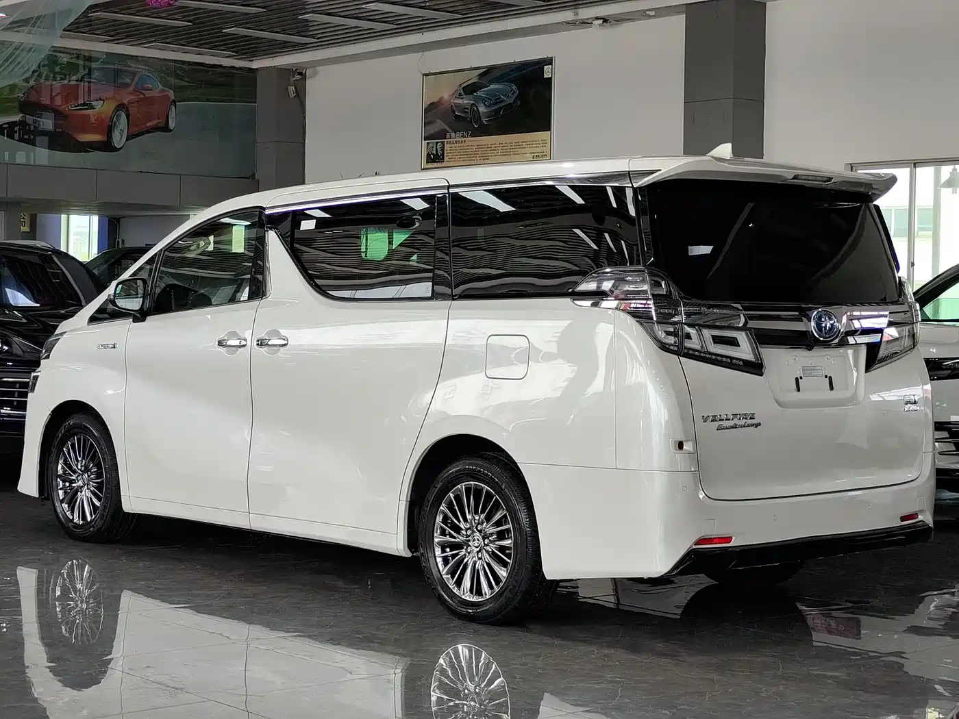 Toyota Vellfire 2020 Twin Engine 2.5L HV Premium Edition фото 16