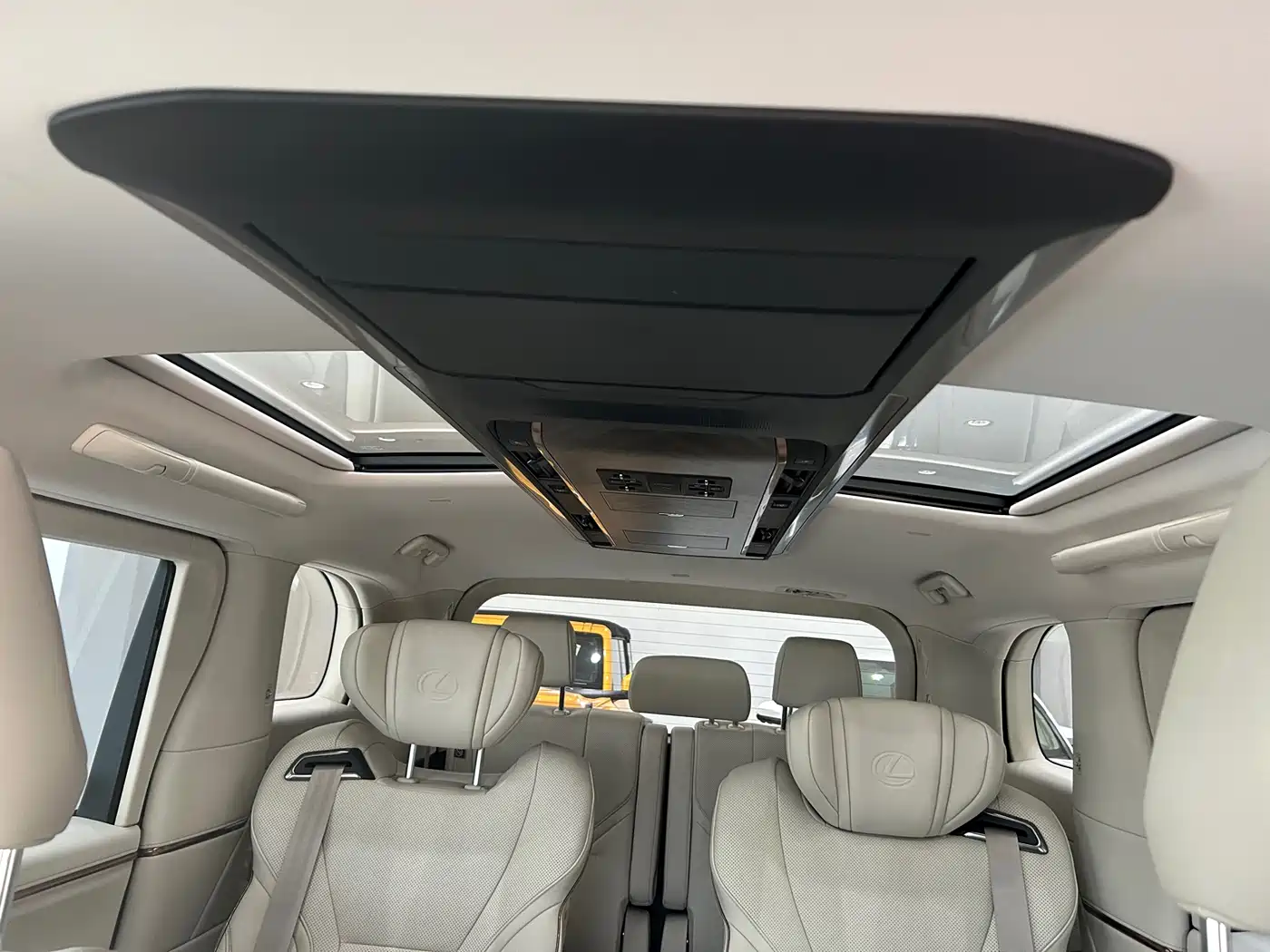 Toyota Alphard 2025 Hybrid 2.5L Ultimate Gold Edition фото 14