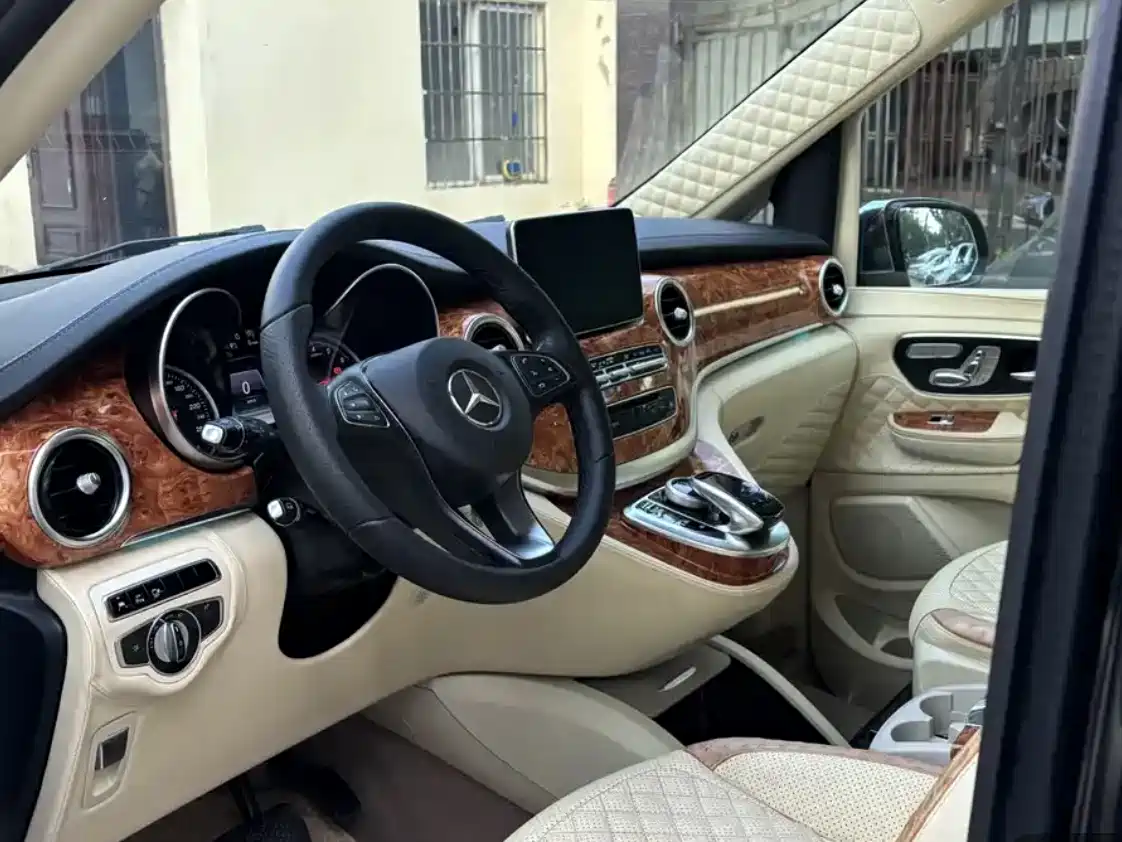 Mercedes-Benz V-Class 2016 V 260 L Premium Long фото 8