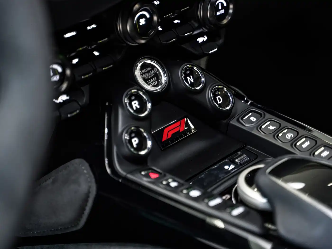 Aston Martin V8 Vantage 2022 4.0T V8 F1 Edition Coupe фото 11