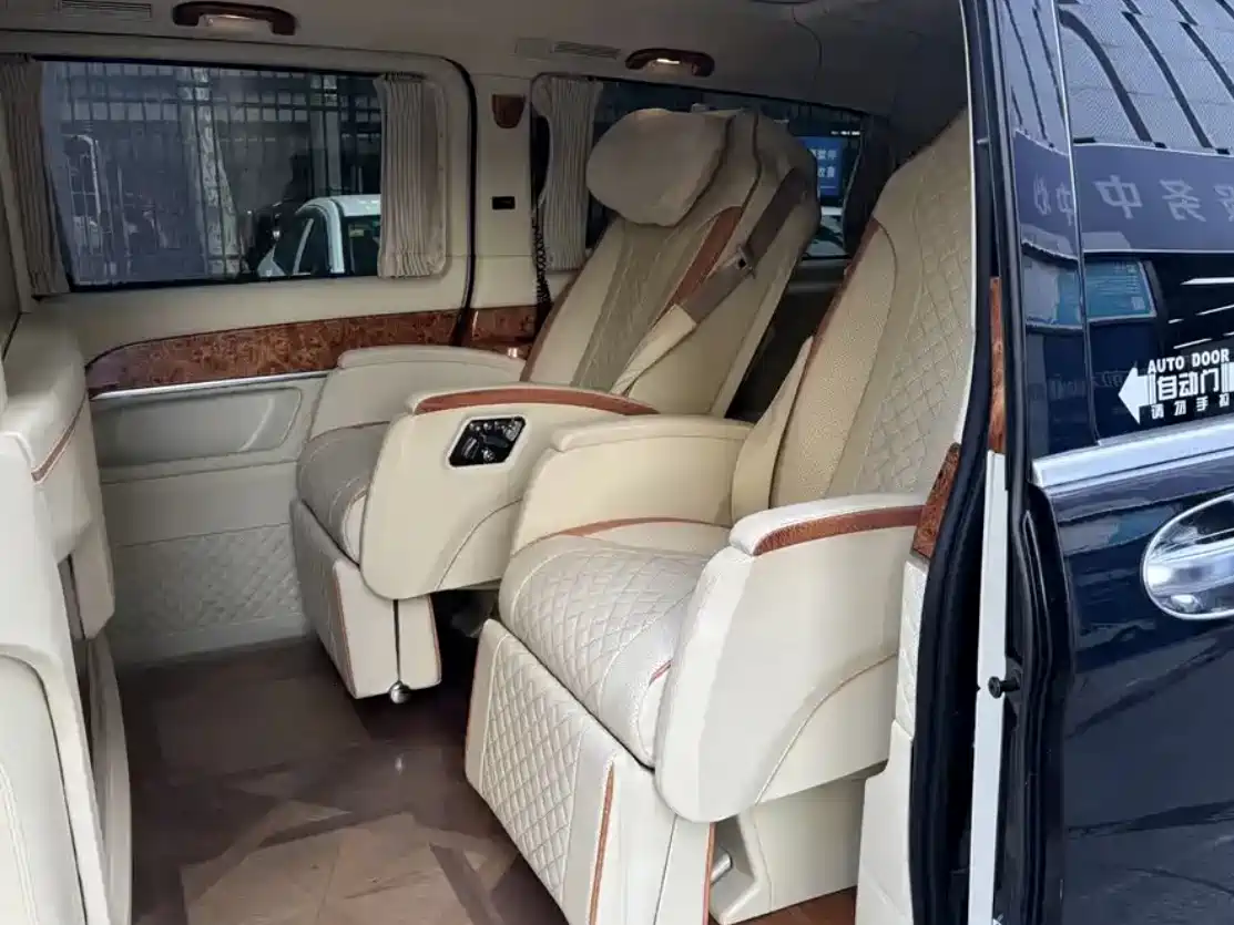 Mercedes-Benz V-Class 2016 V 260 L Premium Long фото 7