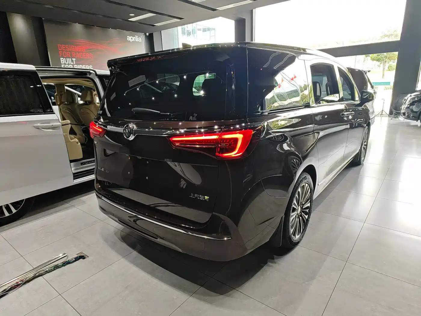 Buick GL8 2021 ES Landlord 653T Smart Flagship фото 4
