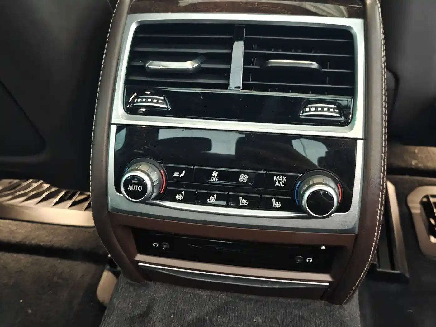 BMW 7 Series 2017 740Li xDrive Luxury Edition фото 19