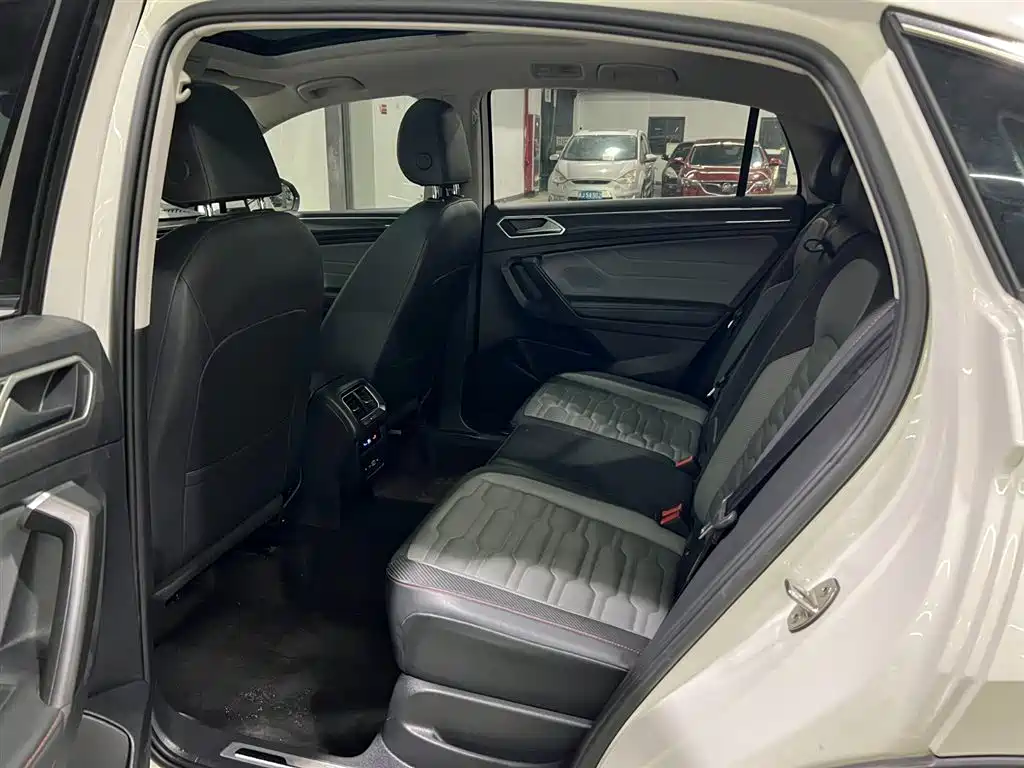 VOLKSWAGEN TIGUAN X