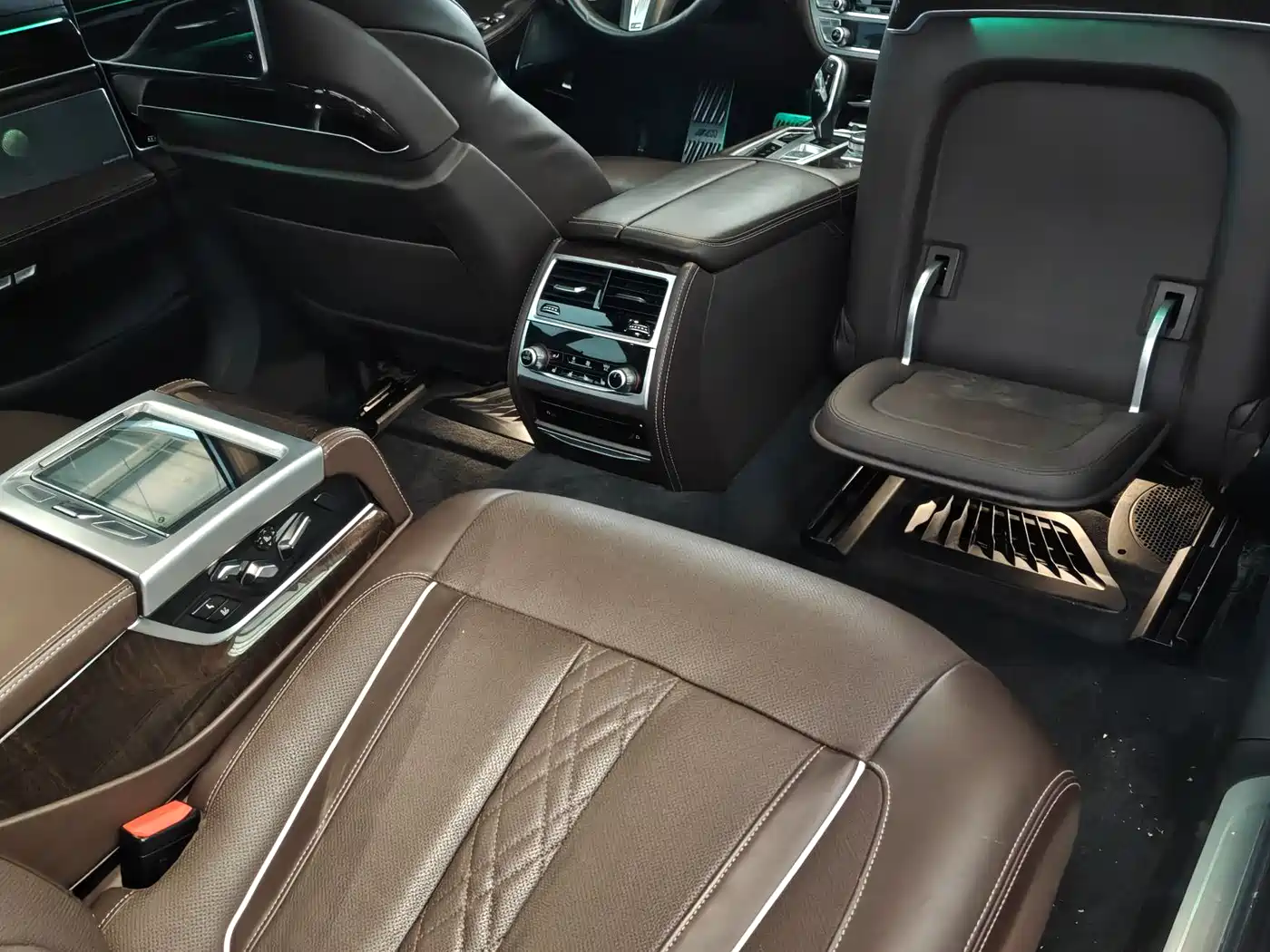 BMW 7 Series 2017 740Li xDrive Luxury Edition фото 18