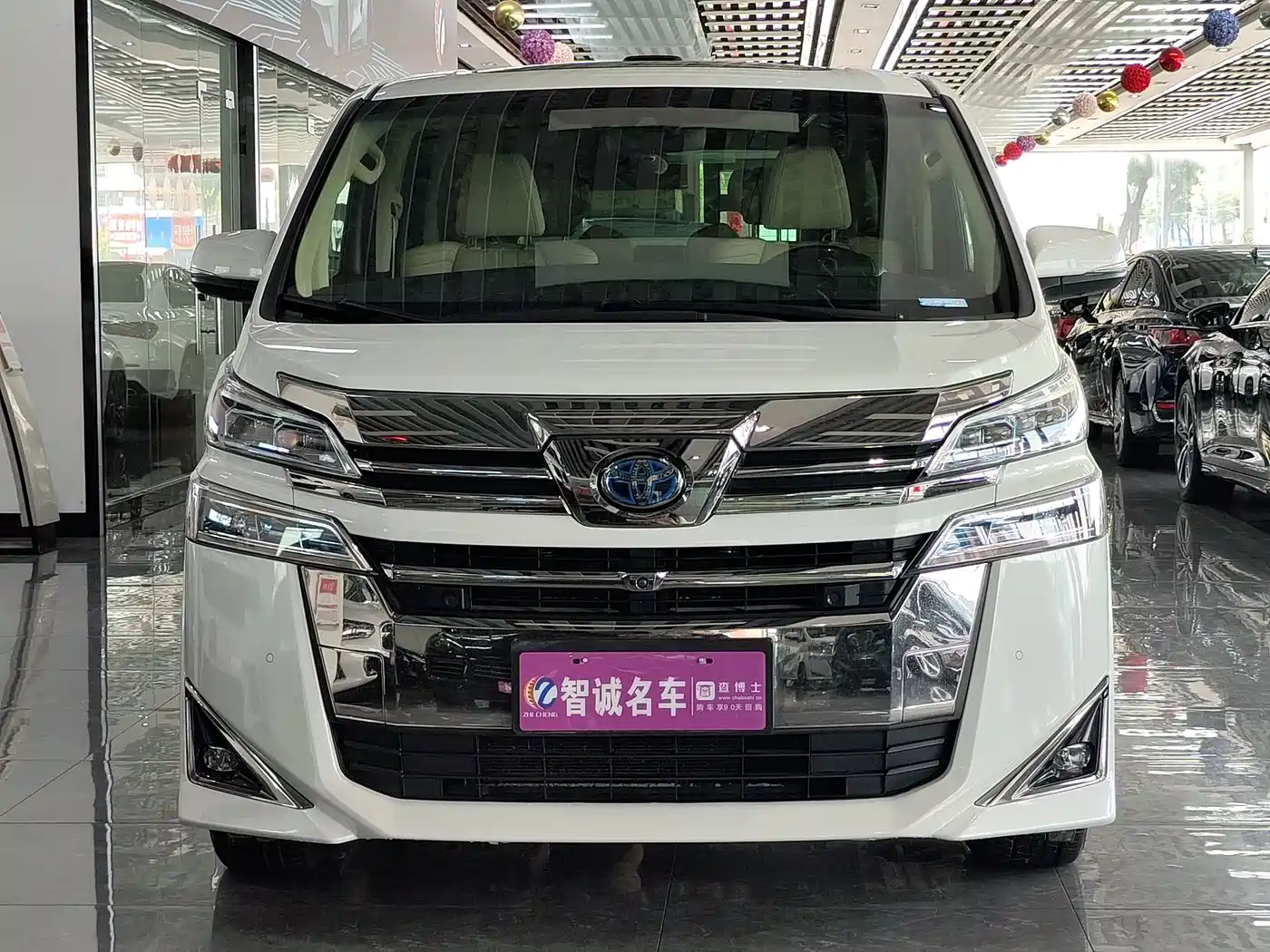 Toyota Vellfire 2020 Twin Engine 2.5L HV Premium Edition фото 2