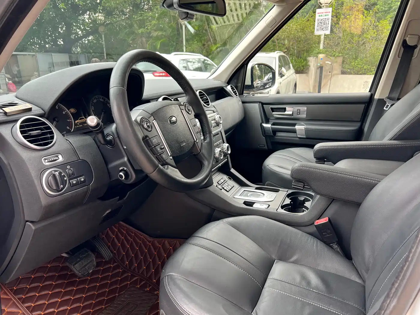 Land Rover Discovery 2015 3.0 SC V6 HSE фото 5