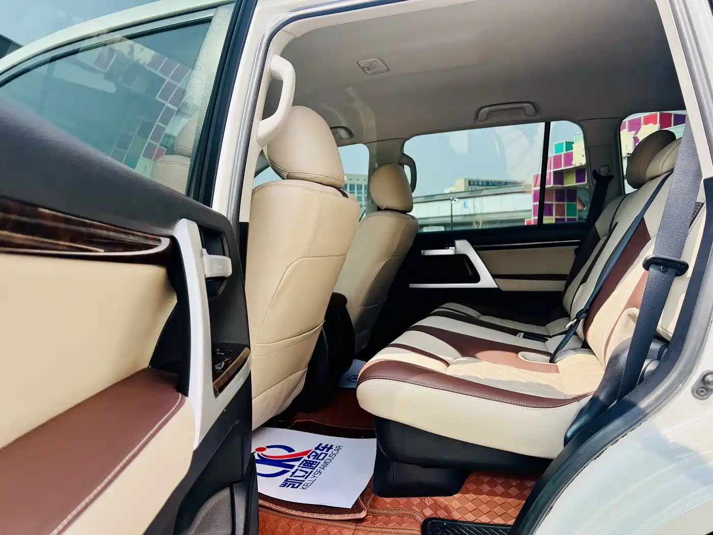 Toyota Land Cruiser (Import) 2015 4.0L V6 Middle East Low Configuration Edition фото 11