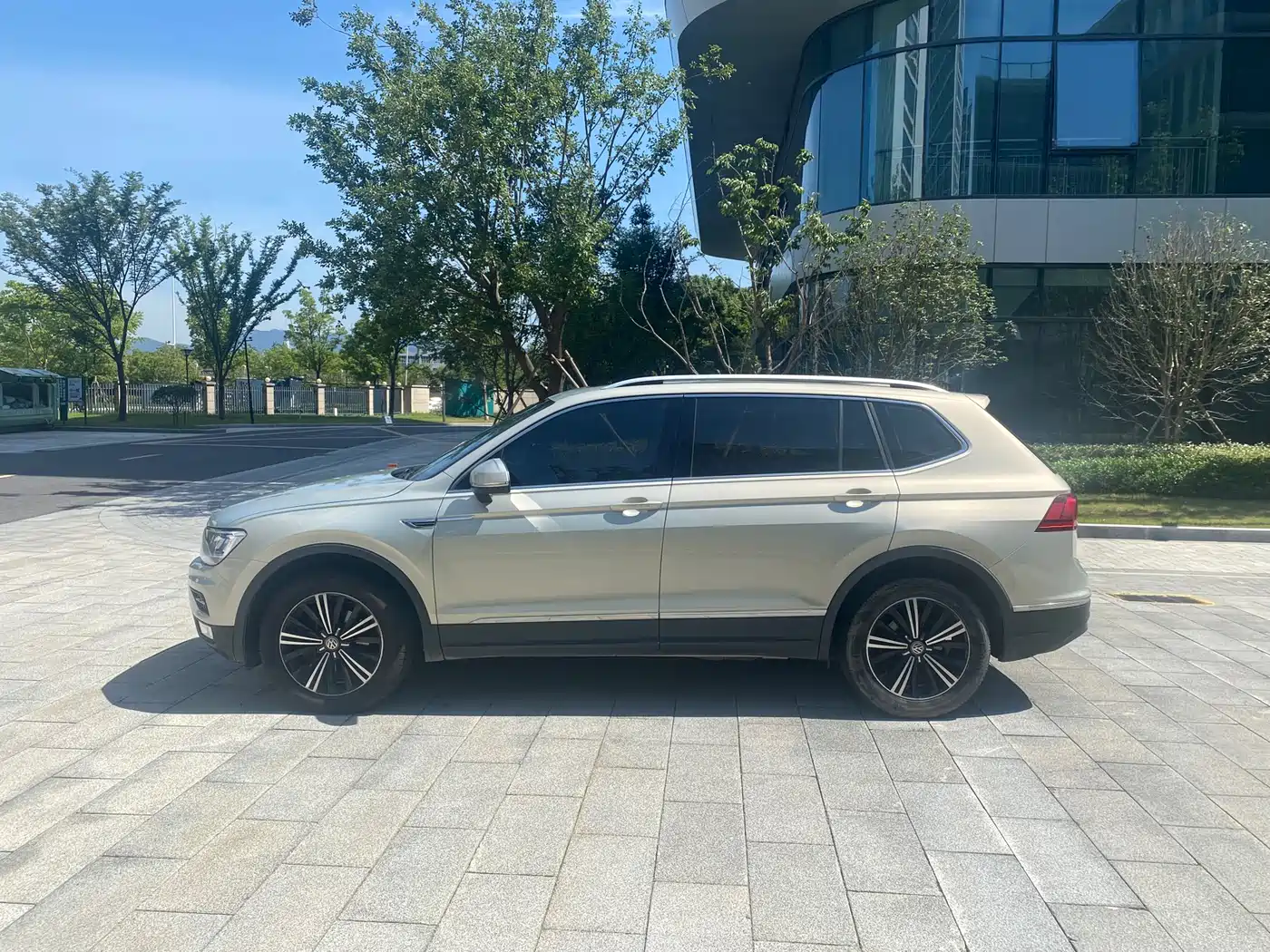 Volkswagen Tiguan L 2019 330TSI Automatic 2WD Panorama Comfort Edition China VI фото 3