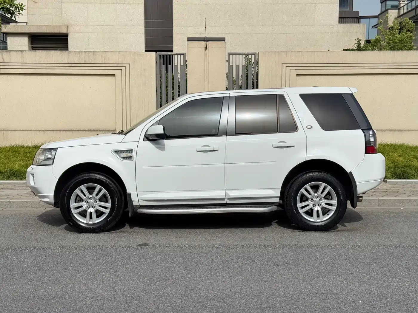 Land Rover Freelander 2 2014 2.0T Si4 SE Gasoline Edition фото 2