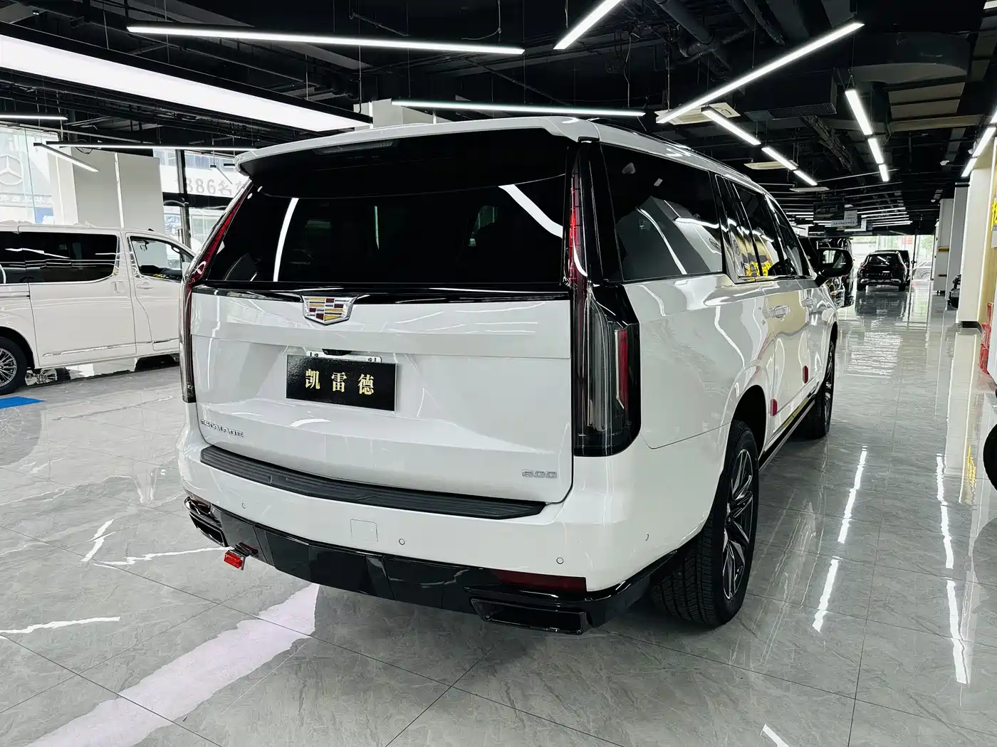Cadillac Escalade 2017 6.2L ESV Platinum Extended фото 8