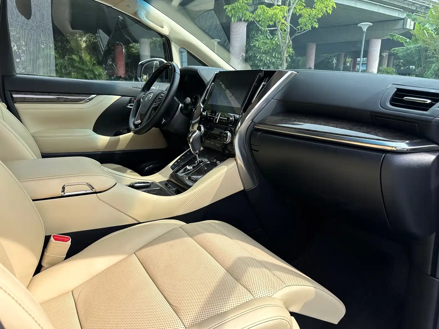 Toyota Alphard 2020 Hybrid 2.5L Premium Edition фото 11