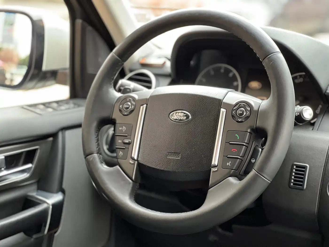 Land Rover Discovery 2015 3.0 SC V6 HSE фото 11