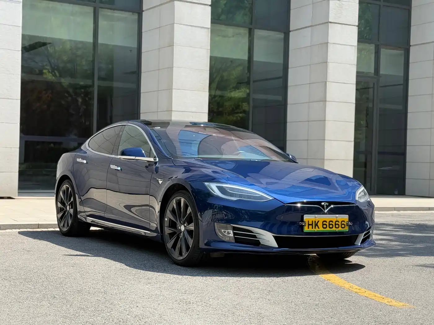 TESLA MODEL S