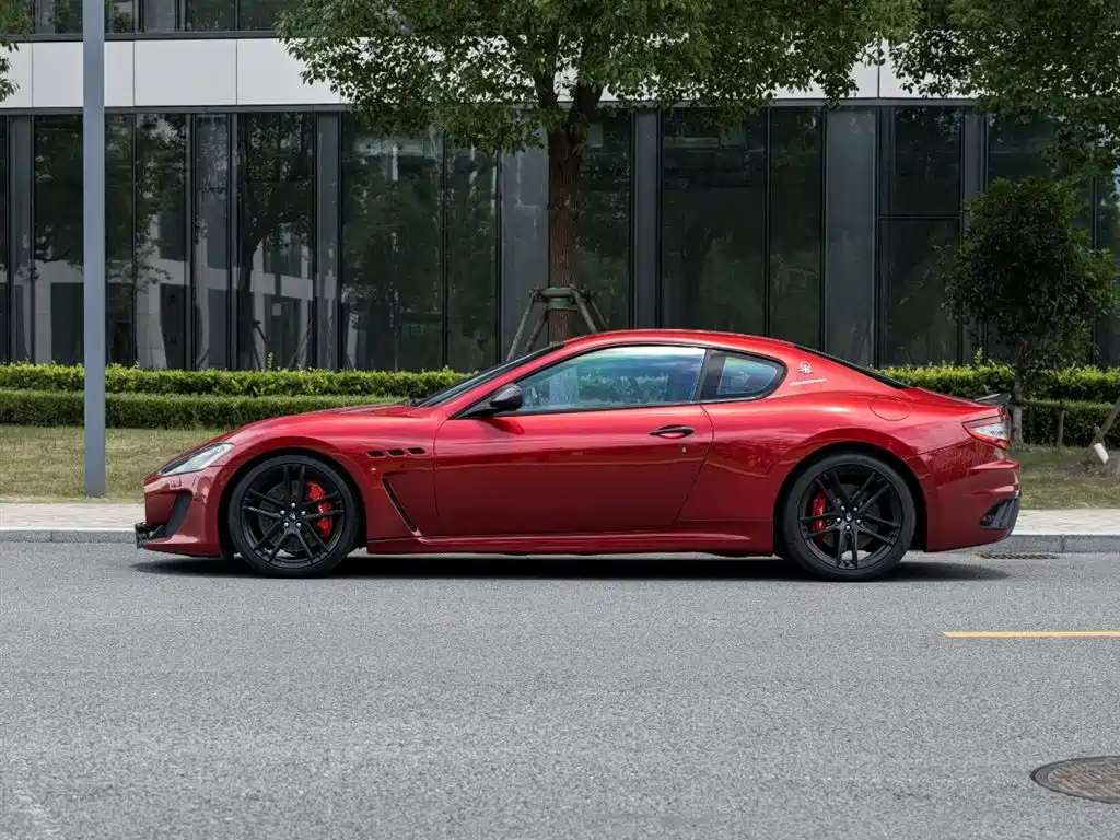 Maserati GranTurismo 2012 4.7L MC Stradale фото 7