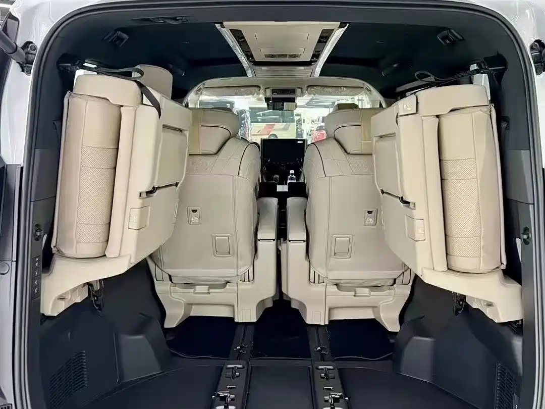 Toyota Alphard 2025 Hybrid 2.5L Ultimate Gold Edition фото 9