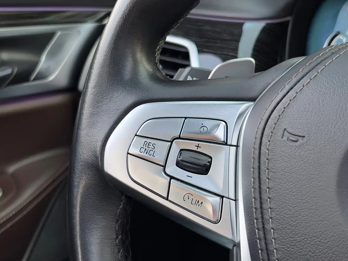BMW 7 Series 2018 740Li Leading Type M Sport Package фото 16