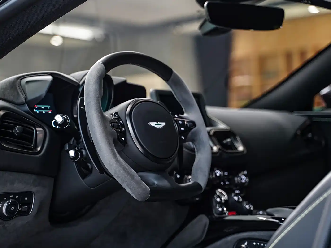 Aston Martin V8 Vantage 2022 4.0T V8 F1 Edition Coupe фото 10