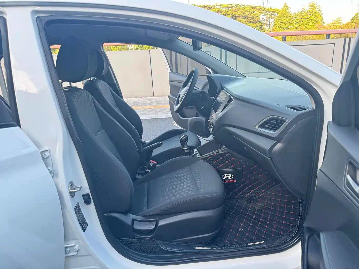 Hyundai Verna 2016 1.4L Manual Cool Edition GLS фото 11