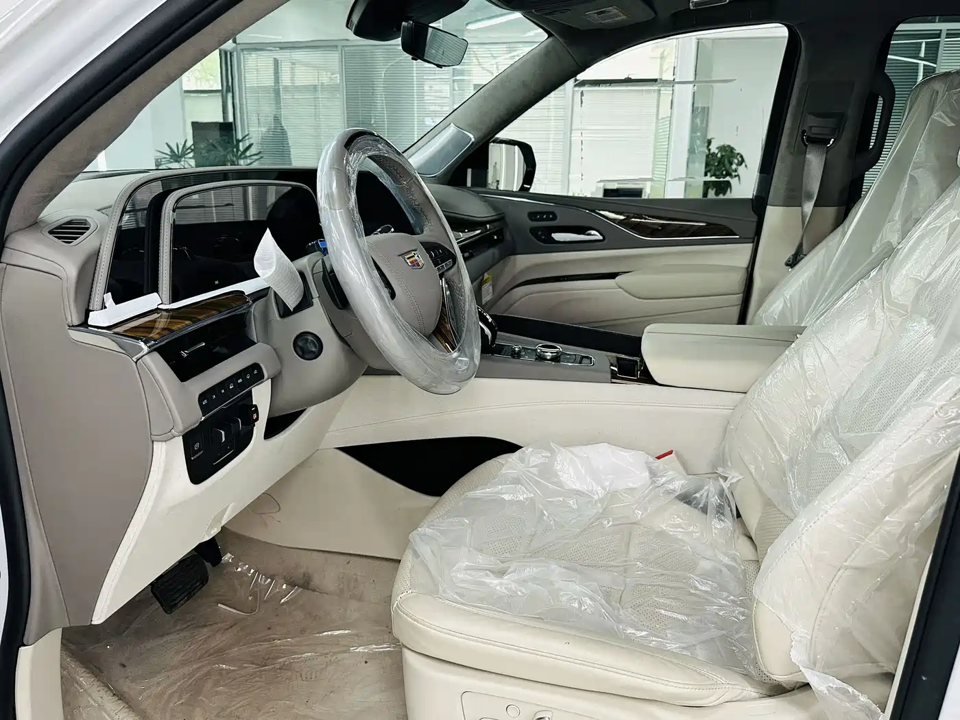 Cadillac Escalade 2017 6.2L ESV Platinum Extended фото 3