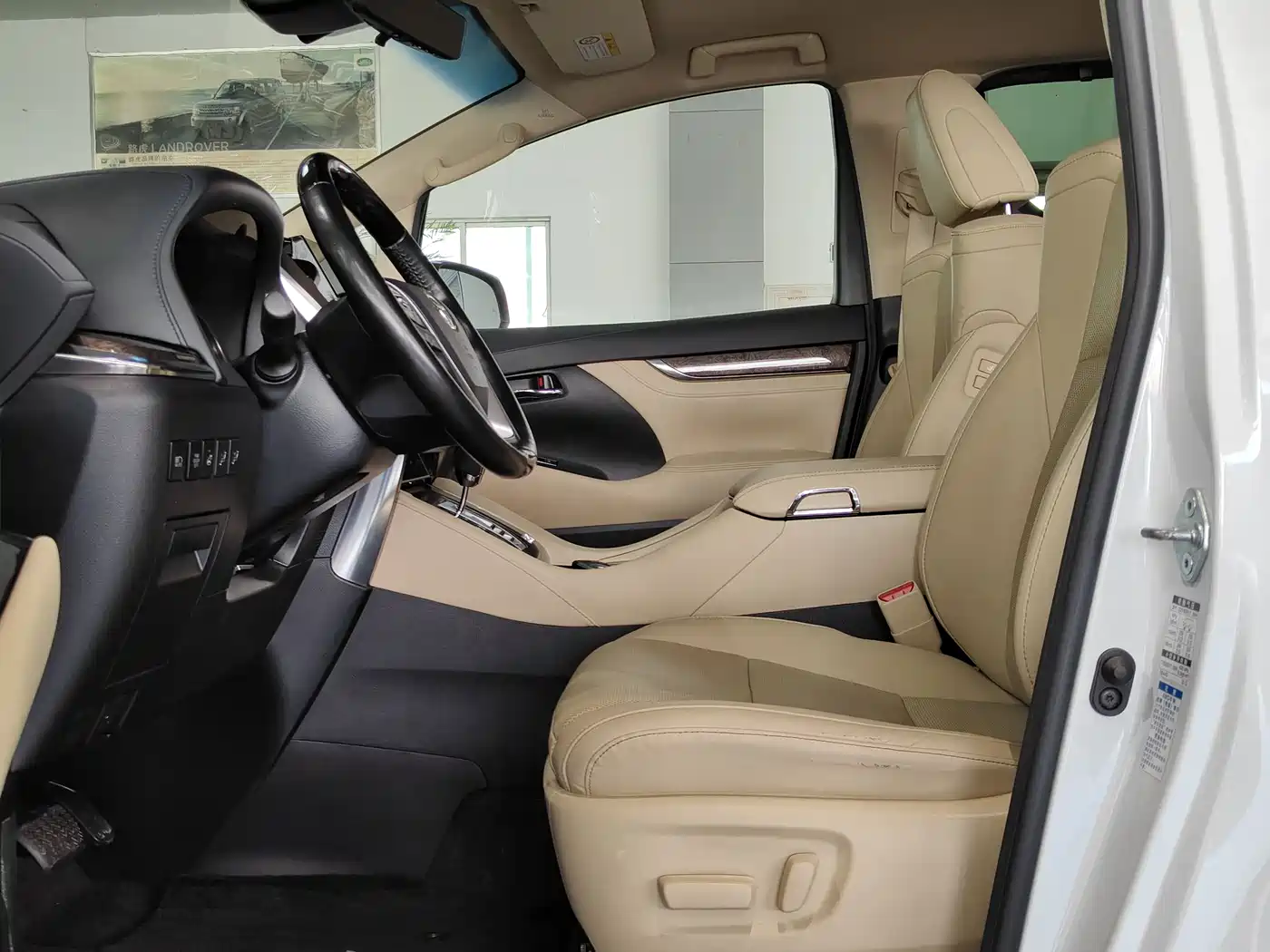 Toyota Vellfire 2020 Twin Engine 2.5L HV Premium Edition фото 3