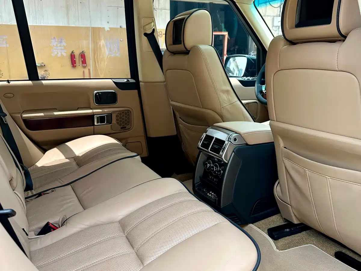 Land Rover Range Rover 2010 5.0 NA V8 HSE фото 11