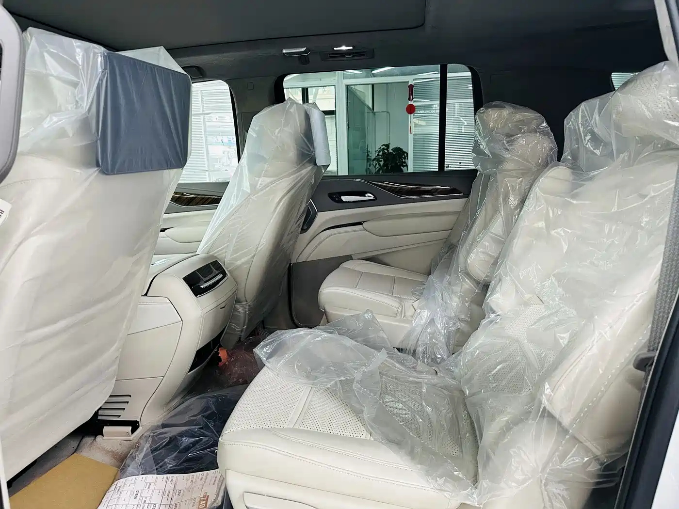 Cadillac Escalade 2017 6.2L ESV Platinum Extended фото 5