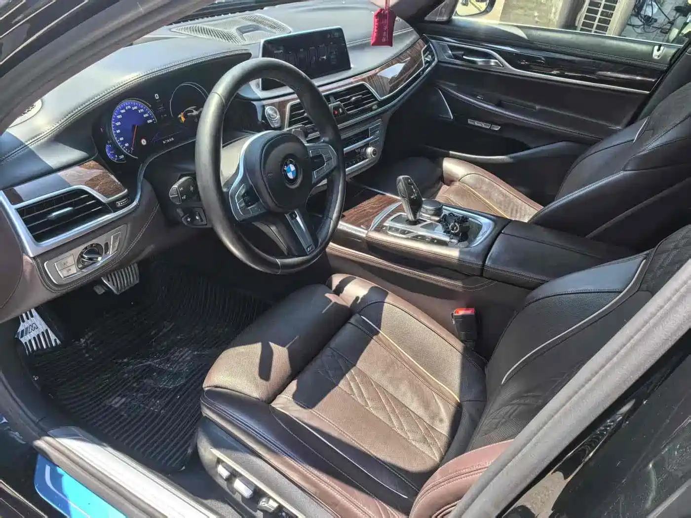 BMW 7 Series 2017 740Li xDrive Luxury Edition фото 4