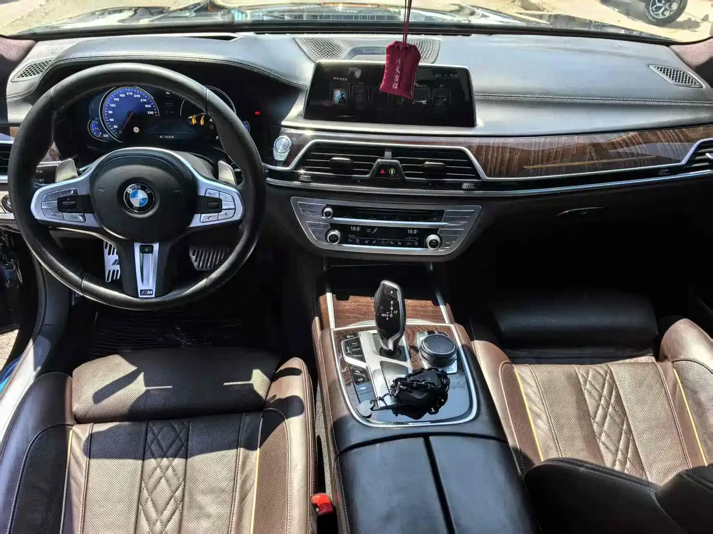 BMW 7 Series 2017 740Li xDrive Luxury Edition фото 5