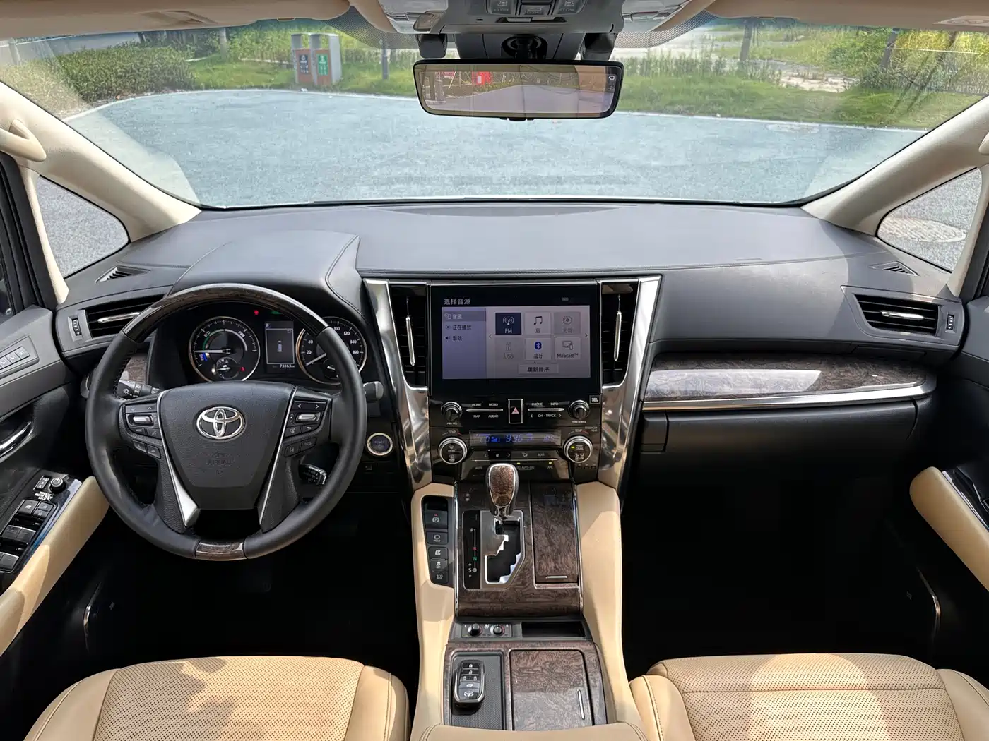 Toyota Alphard 2020 Hybrid 2.5L Premium Edition фото 9