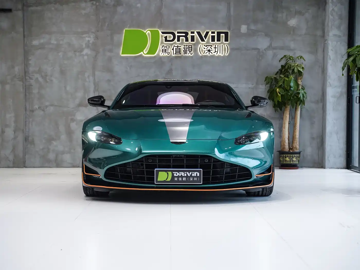 Aston Martin V8 Vantage 2022 4.0T V8 F1 Edition Coupe фото 3