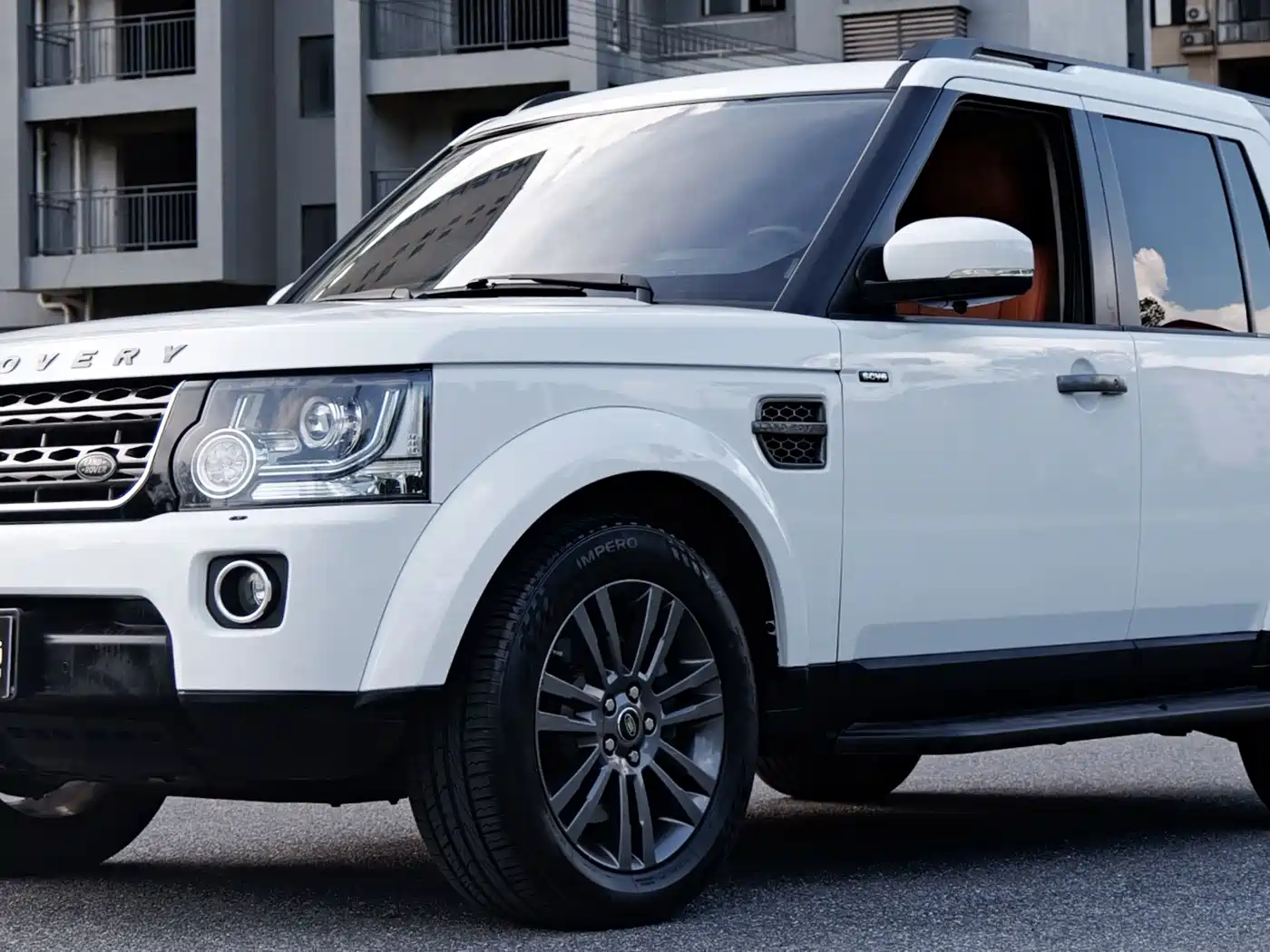 Land Rover Discovery 2015 3.0 SC V6 SE фото 2