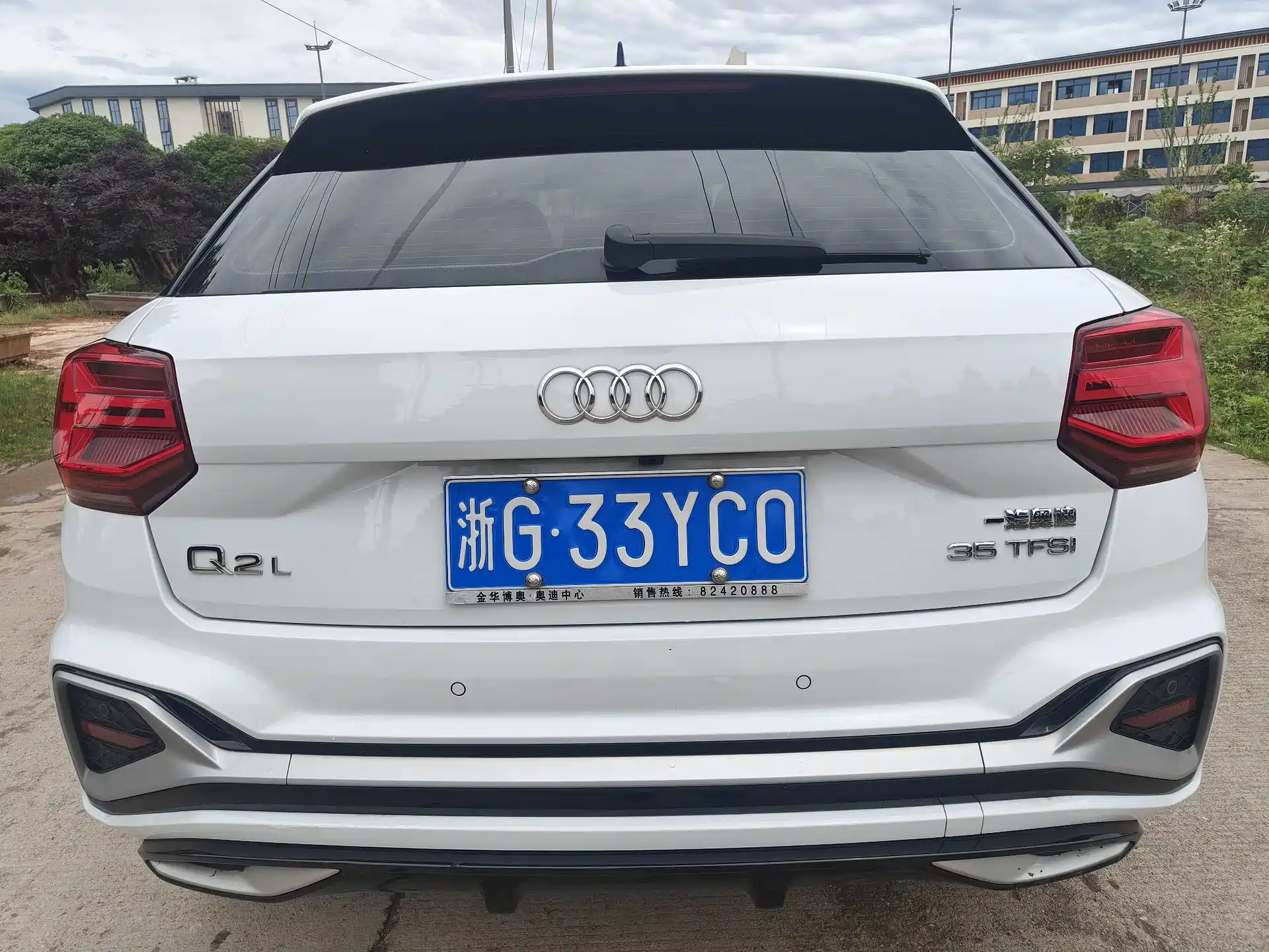 Photo 5 - Audi Q2L