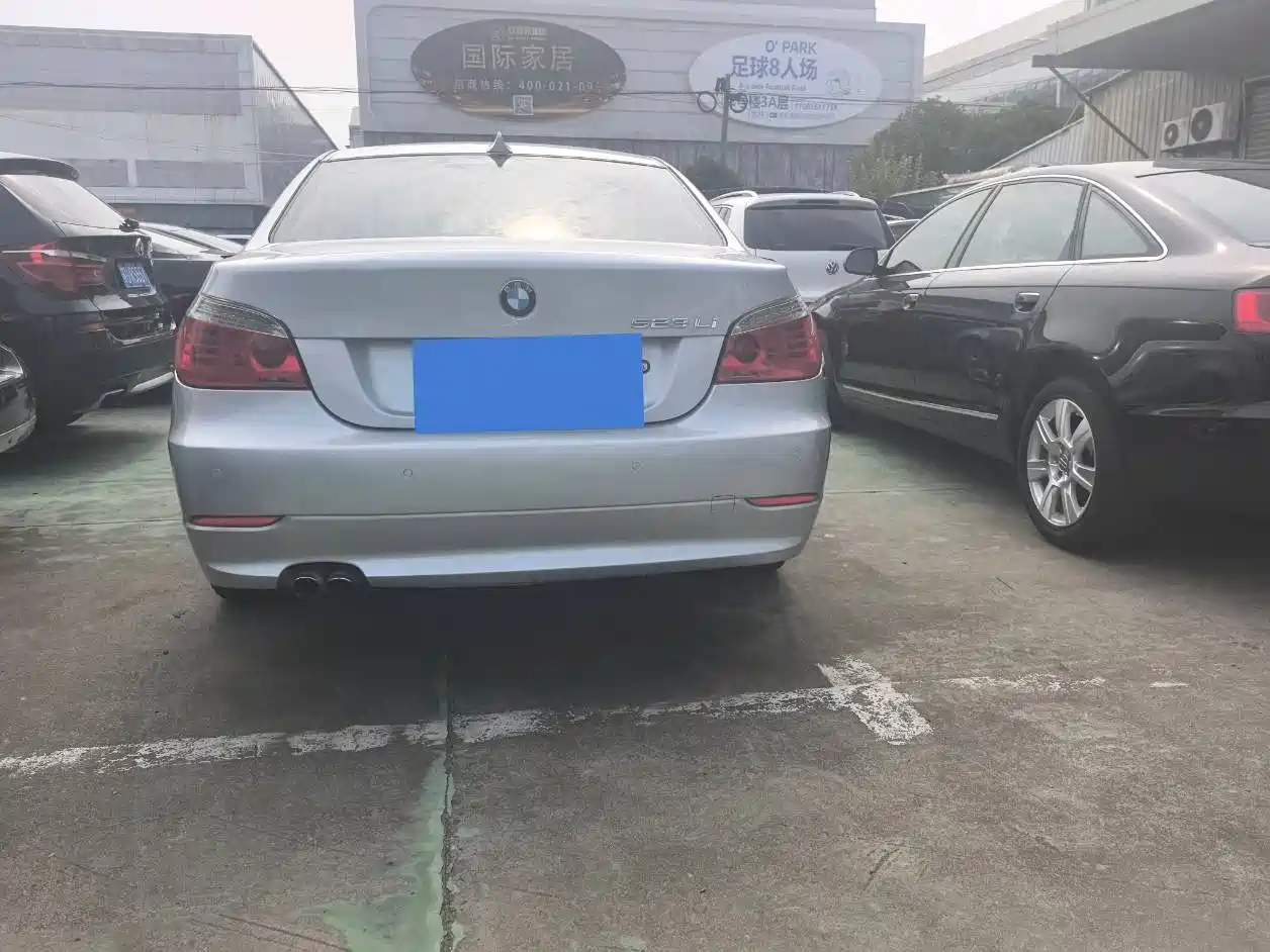 BMW 5 Series 2009 Model 523Li Standard фото 14