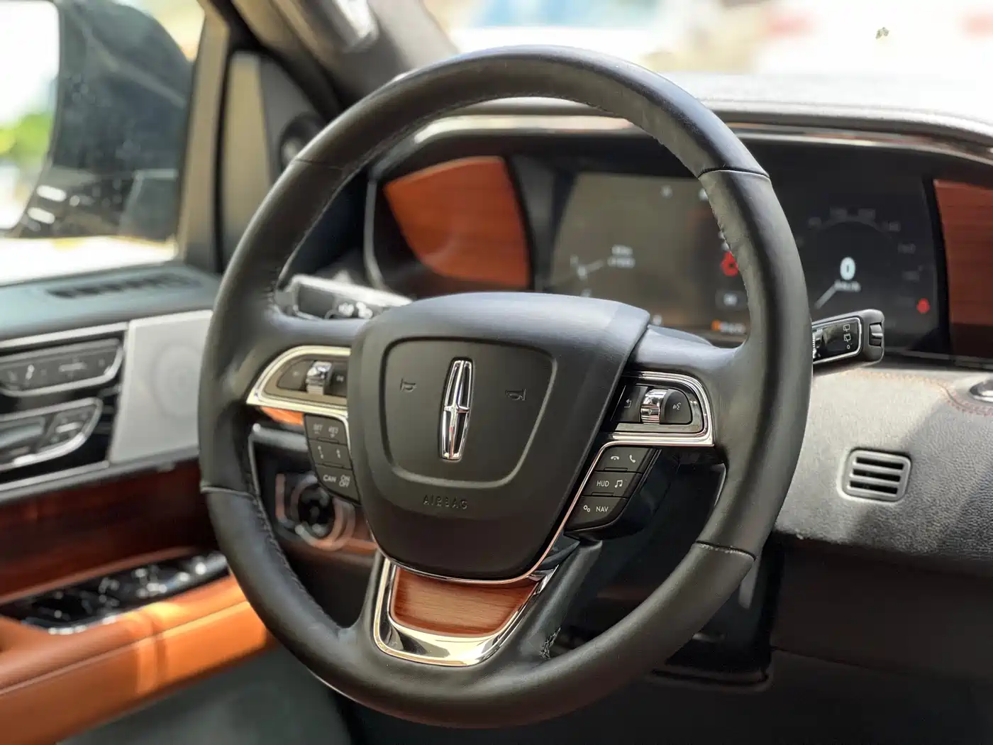 Lincoln Navigator 2019 3.5T Ultimate China VI фото 19