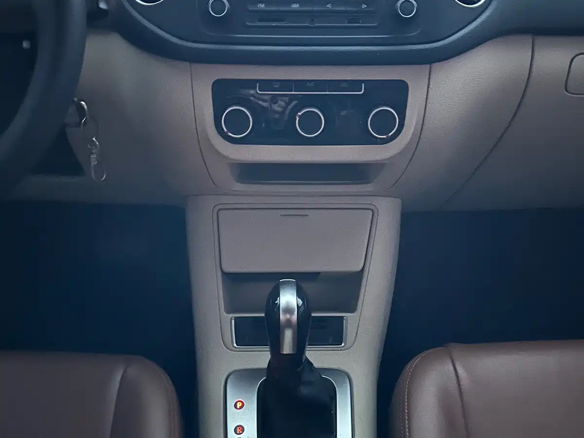 Volkswagen Tiguan 2015 1.8TSI Automatic 2WD Trendline фото 10